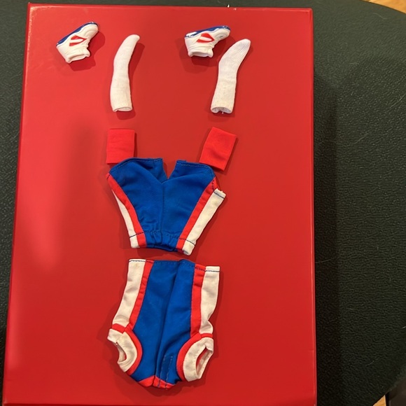Vintage Barbie WNBA outfit - Picture 2 of 2